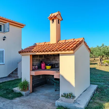 Emila's Lägenhet Nin